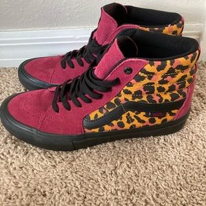 VANS Y2K BURGUNDY CHEETAH PRINT SIZE 9 (Men)